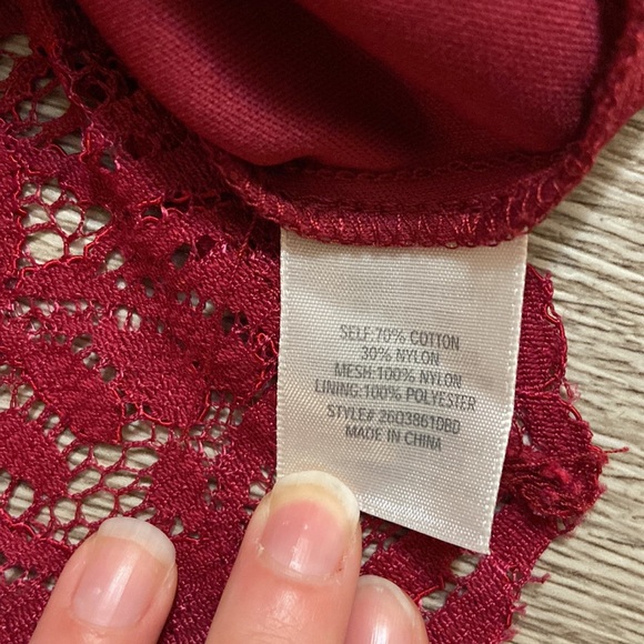 Francesca’s red lace dress - Picture 6 of 6